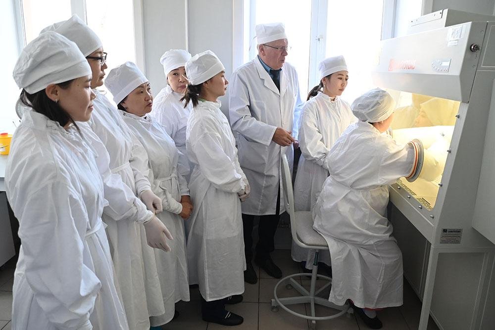 CDC Monitors Suspected Pneumonic Plague Case in Russia: What U.S. Residents Need to Know