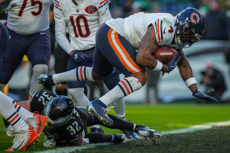 D’Andre Swift Injury Update: Bears RB’s Knee Issue Raises Questions Ahead of Jets Game